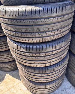 Vendo set de llantas 275/55r21 Pirelli 80% de Vida