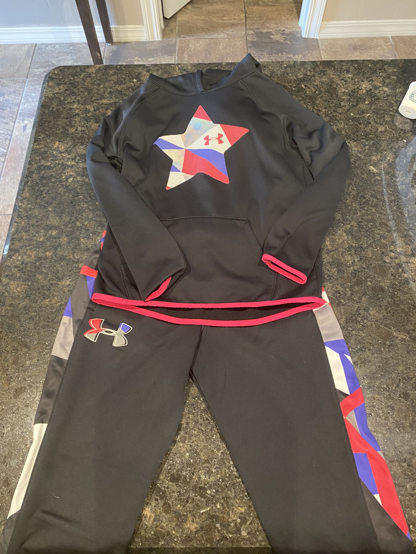 Girls Under Armor Sweatsuit Set. Size Large