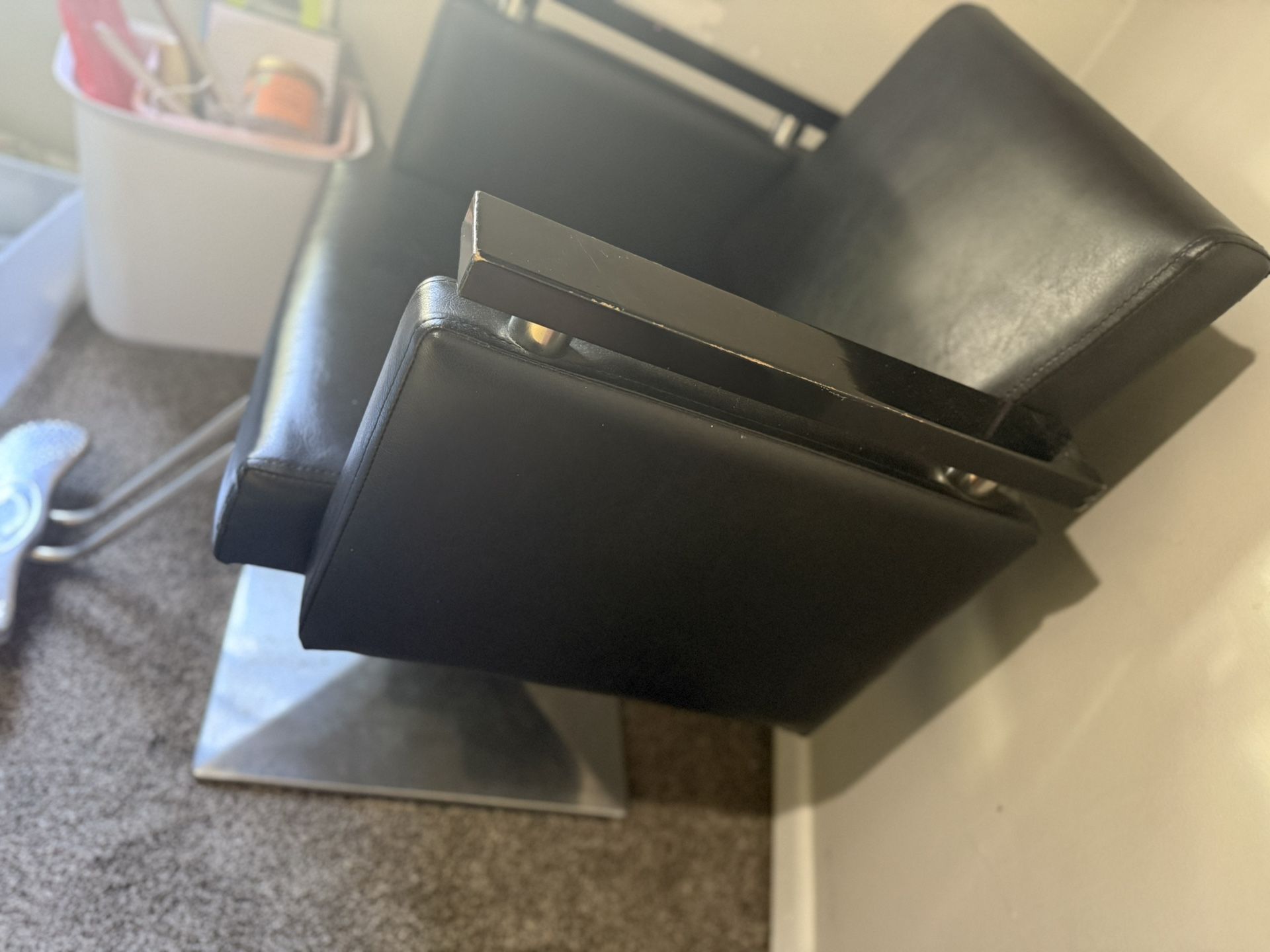 Free Stylist Hairdresser Chair