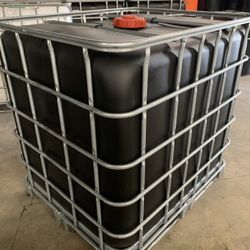 275 gallon plastic tanks like new clean rain, water, liquids, septic,pressure washing,storage totes