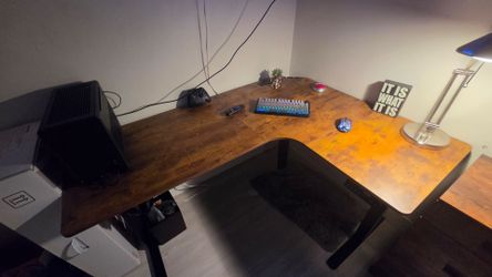 L shaped adjustable standing sitting desk