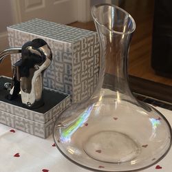 Glass Wine Decanter with Corkscrew – 10” Tall – Excellent Condition