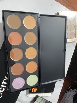 10 Color Foundation And Concealer Palette