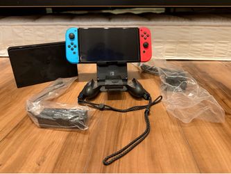Nintendo Switch OLED Bundle [Complete] – Excellent Condition