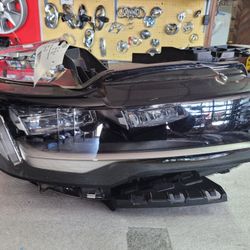 2021 - 24 - CADILLAC ESCALADE - RIGHT HEADLIGHT 