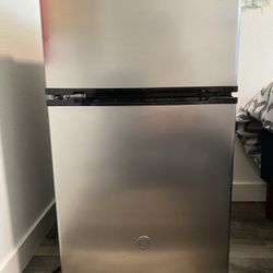 3.1 cu ft GE Mini Fridge with Freezer