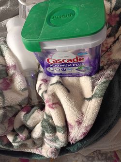 Cascade Platinum Plus Dishwashing Pods Open