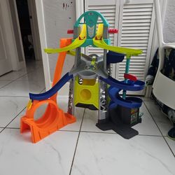 Fisher-Price Little People Launch & Loop Raceway