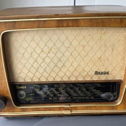 Vintage Nordmende Bremen 186WU tube radio