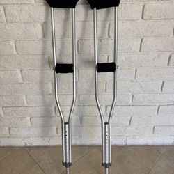 Alex Under Arm Crutches Including Black Underarm Cushions 