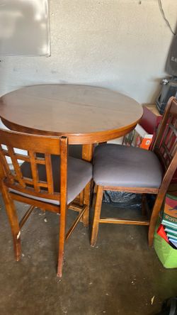 Mesa con cuatro sillas