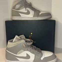 Jordan 1 mid “college grey”