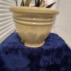 NEW  "MAGESTIC FOUNTAINS" PLANTER WITH PLANTER, ROCKS, SOIL AND PLANT, SMALL CHIP ON THE BOTTOM, PRICE REDUCED, BARLEY NOTICABLE, NICE SETUP!!!