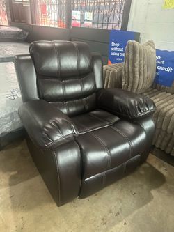 🔥 Chocolate Brown Recliner – Firm Comfort & Ultimate Relaxation 🔥  Only $349• $0 Down • Payments as low as $33!