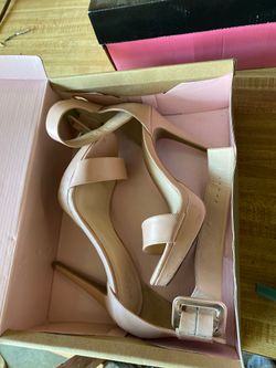 Woman’s heels size 8