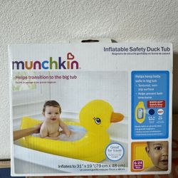 Munchkin Duck Inflatable Baby Bathtub for Babies 6-24 Months, White Hot Heat Alert, Great for Home or Travel, Classic Yellow Ducky