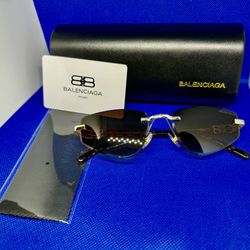 Balenciaga Sunglasses With case