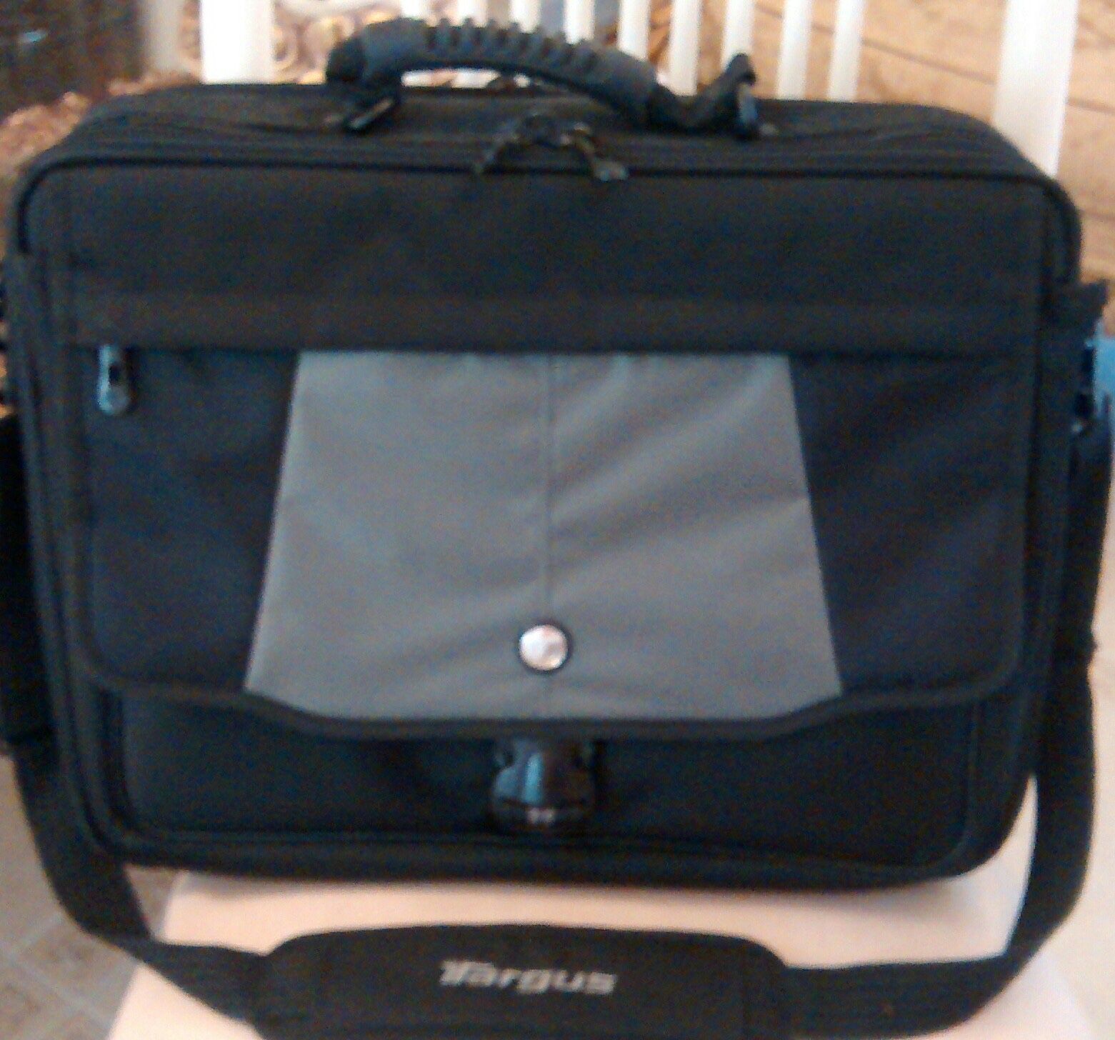 Targus Blacktop 17" Deluxe Laptop Case