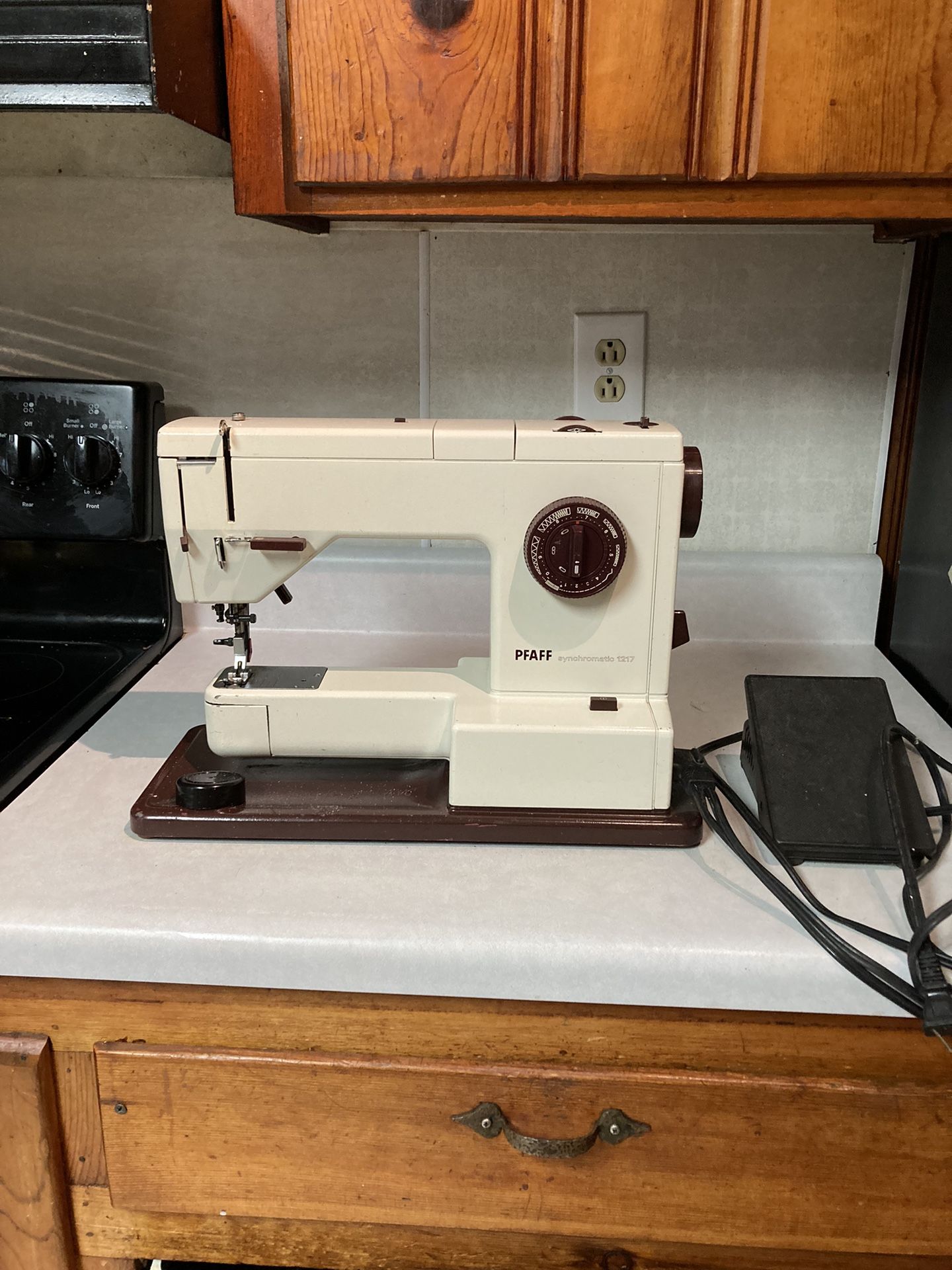 Pfaff Synchromatic 1217 Sewing Machine