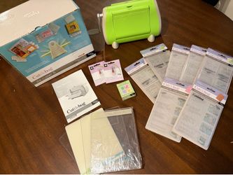 Provo Craft Cuttlebug Die Cutting and Embossing Machine with Embossing Folders