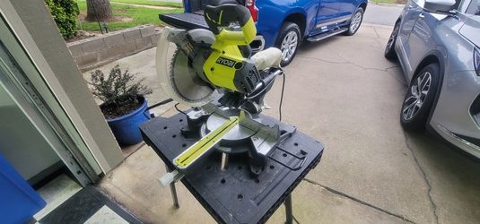 LIKE NEW 10" COMPOUND MITER SAW