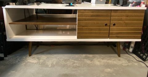 media / entertainment center