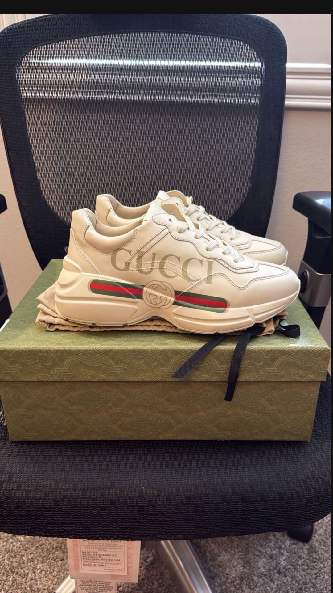 Gucci Authentic Sneakers, Men Size 7 & Women Size 8.5