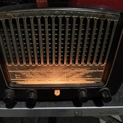 Antique Philips Bakelite Radio - Functional 