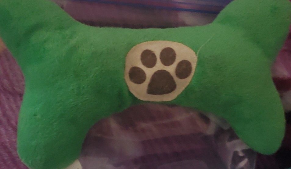 GREEN PLUSHIE DOG BONE