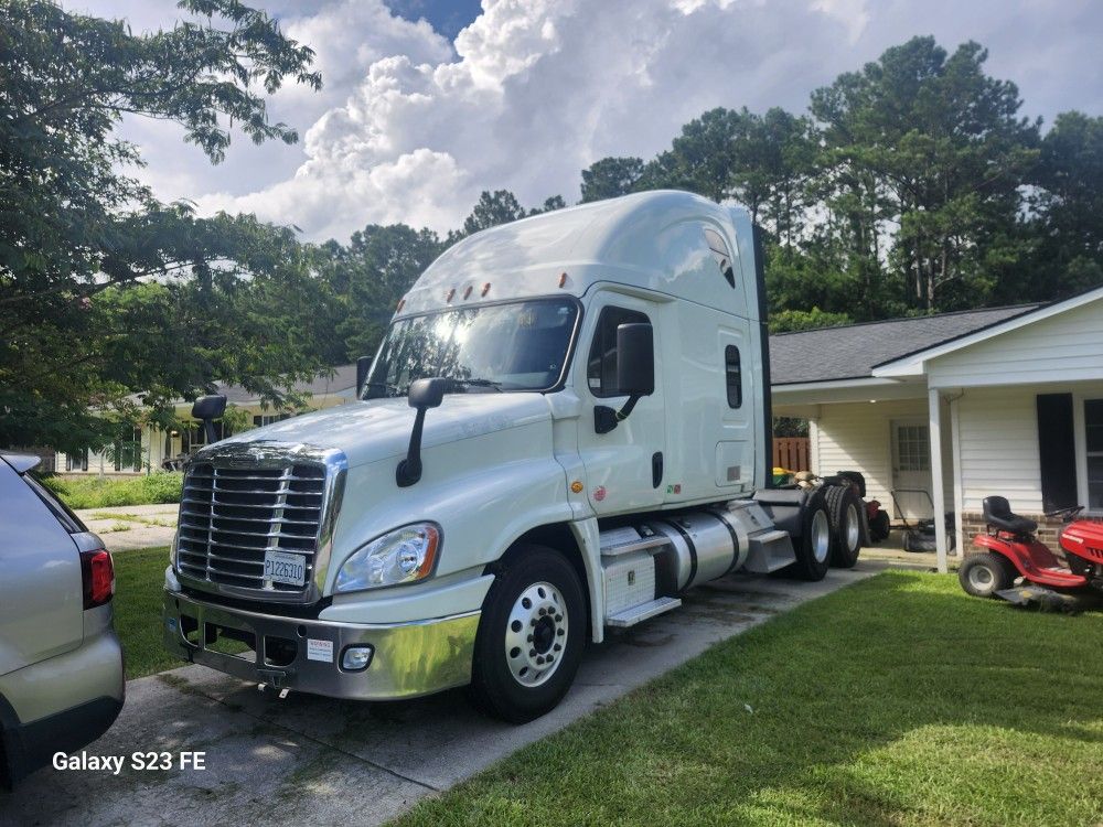 2019 Freightliner Cascadia 125