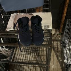 Retro 5’s Midnight Navy 