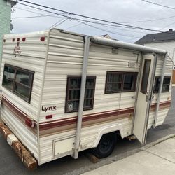 1989 Fleetwood Prowler 16ft Travel Camper