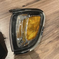 2002 Tacoma Headlight And Turn Signal  Left Side 