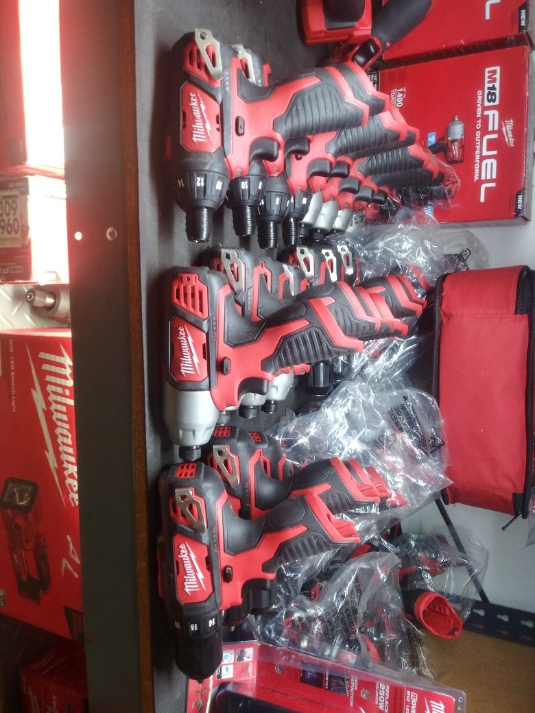 MILWAUKEE M12 CORDLESS IMPACT