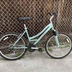 Schwinn Clear Creek step-thru bike - ready to ride READ description