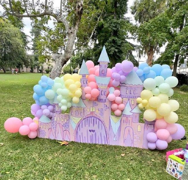 Impress Guests with Chic Balloon Event Designs! friend artist