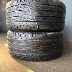 295/40/20. Michelín