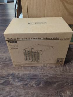Icy Dock FatCage Hot Swap 3.5" / 2.5" SAS & SATA Back plane Module