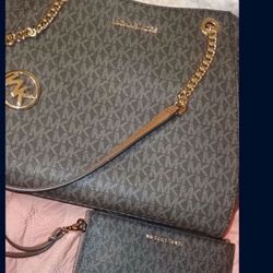 New Micheal Kors with wallet hand bag 