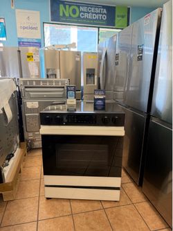 Samsung Bespoke 30” 5 Burner Element Smart Slide in Electric Range in White Glass with Air Fry and Safety Knobs