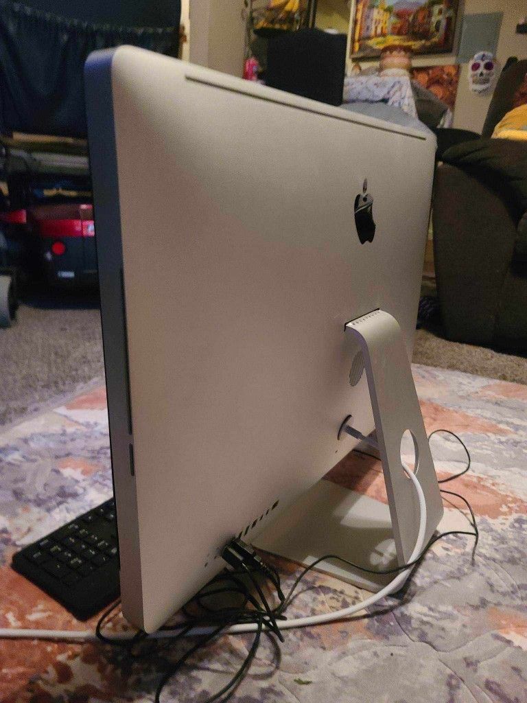 Computadora De Escritorio Apple Imac De 21.5 Pulgadas Procesador i3 Con Programas