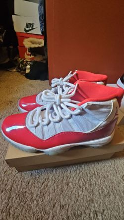 Air Jordan 11 Retro  Cherry  Very Clean Pre Owned Size 9