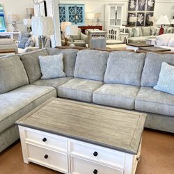 New Ashley Sectional 🔥🔥 IN STOCK 