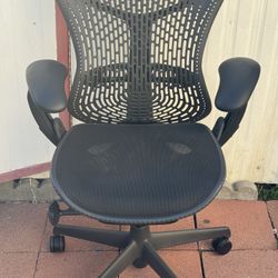 Herman Miller Mirra 1