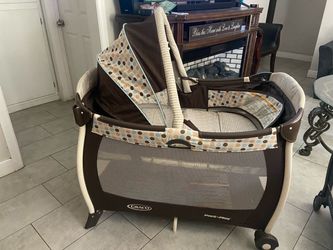 Graco Pack 'n Play Playard with Bassinet