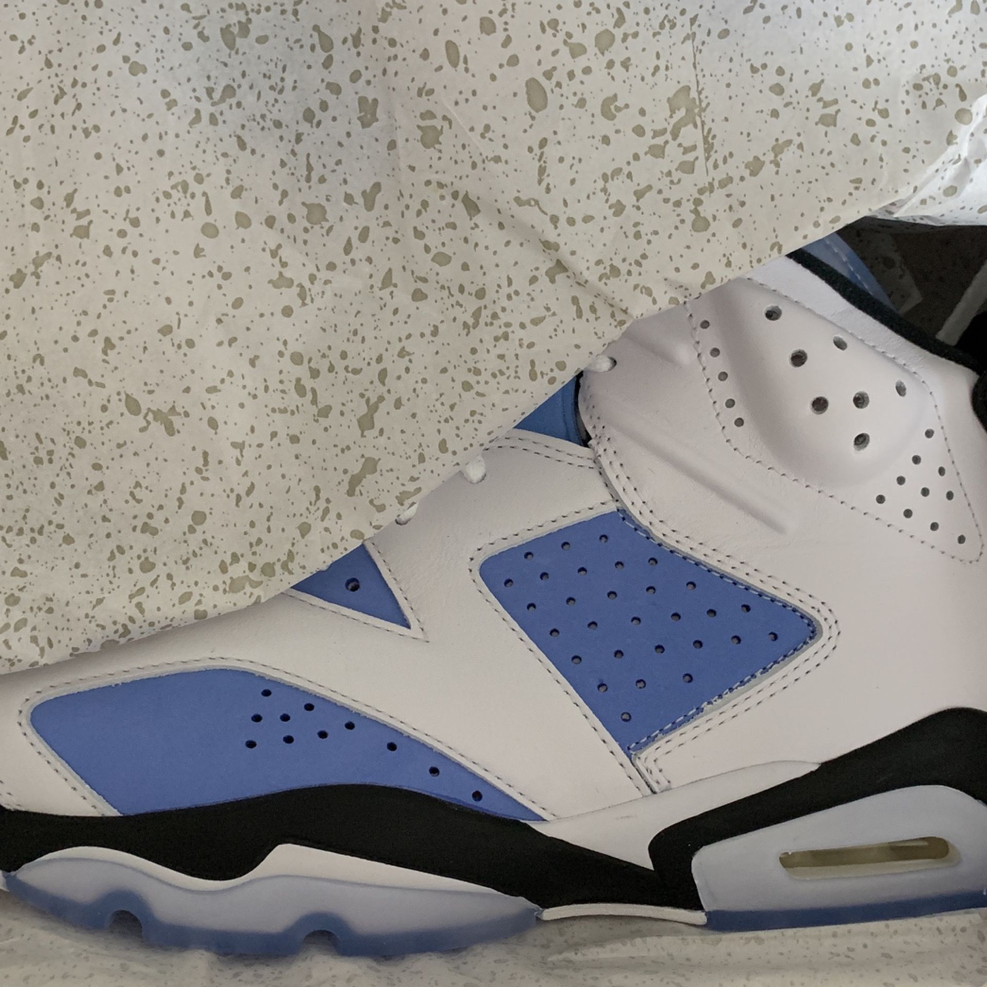 Air Jordan Retro 6 UNC