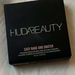 "Easy Bake and Snatch" de Huda Beauty