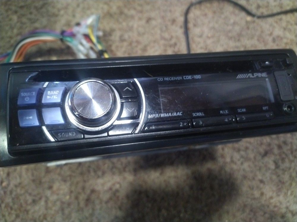 ALPINE IN DASH CD PLAYER