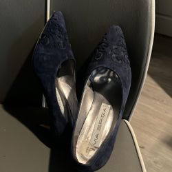 Navy Heels 