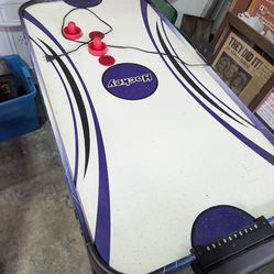Air hockey game table